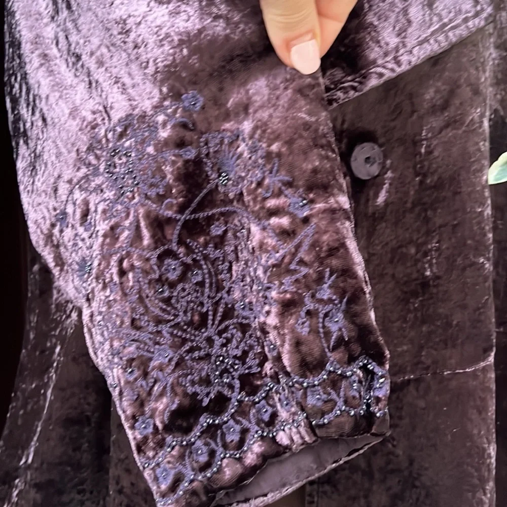 Elegant Velvet Women's Jacket - Picture 2 of 10